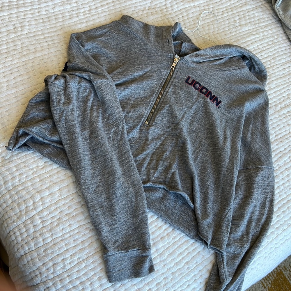 UConn cropped hoodie